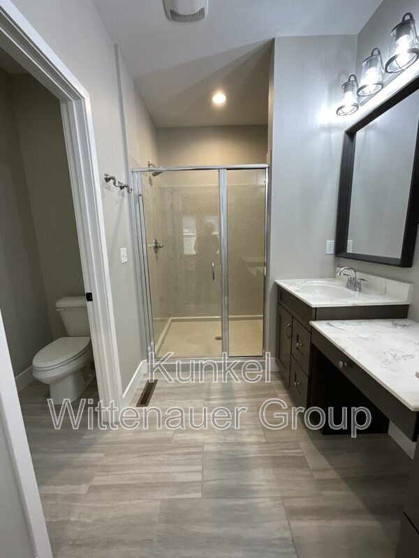 Building Photo - 1212 Hickory Point Dr