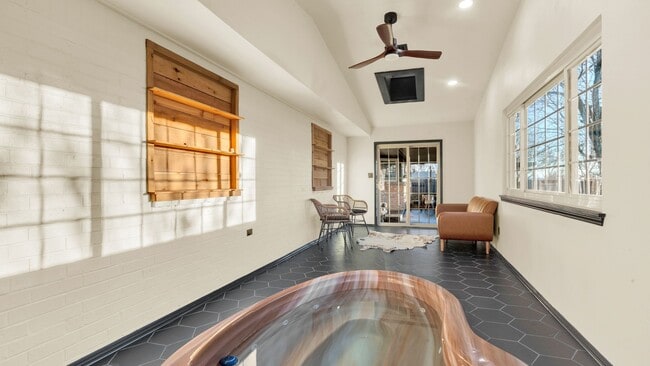 Building Photo - Fully furnished 3/2 Ardmore Highly Desired Neighborhood in ARDMORE