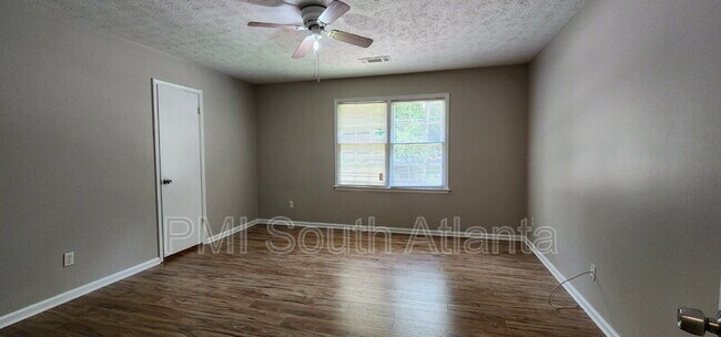 Building Photo - 834 Ridge Ave