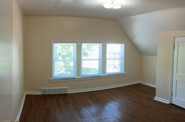 Building Photo - 3356N12thJ