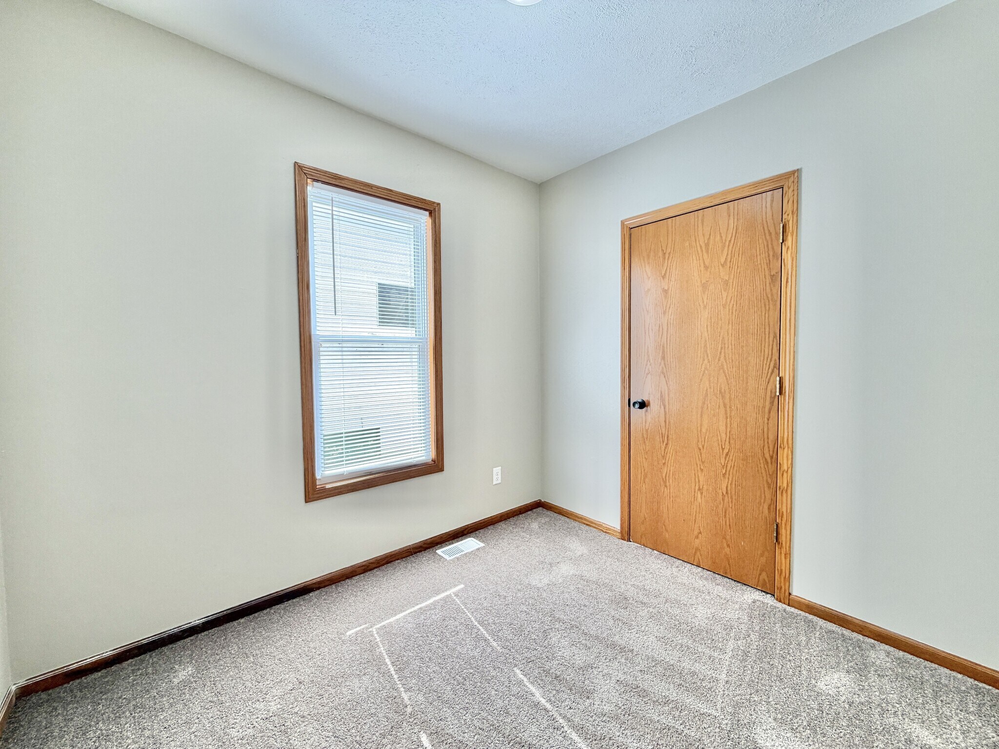 Building Photo - 612 Cherry St