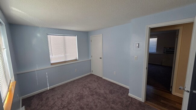 Building Photo - Bright & Sunny 2 Ba / 1 Ba Condominium