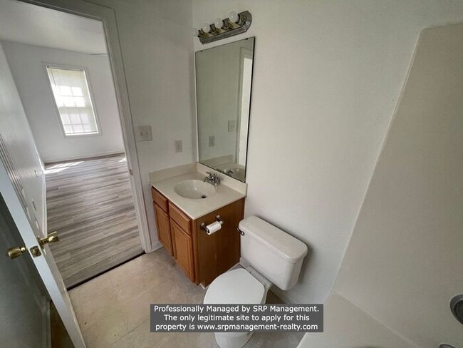 Building Photo - Great Three Bedroom Ranch with Fenced Yard...