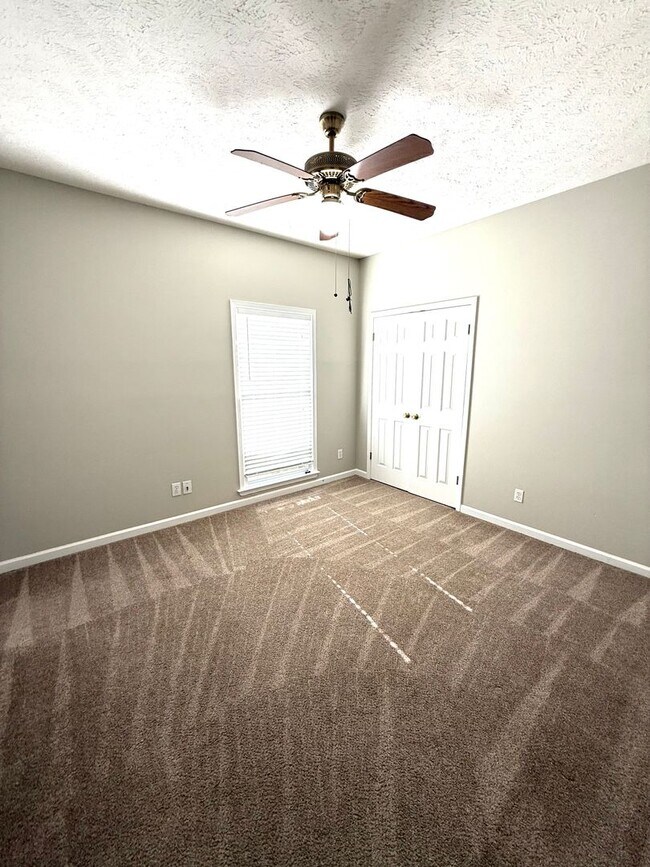 Building Photo - ** 4 bed 2.5 bath located in Sturbridge includes monthly pool service and chemicals ** Call 334-3...