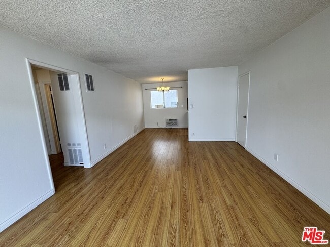 Building Photo - 1252 Barry Ave