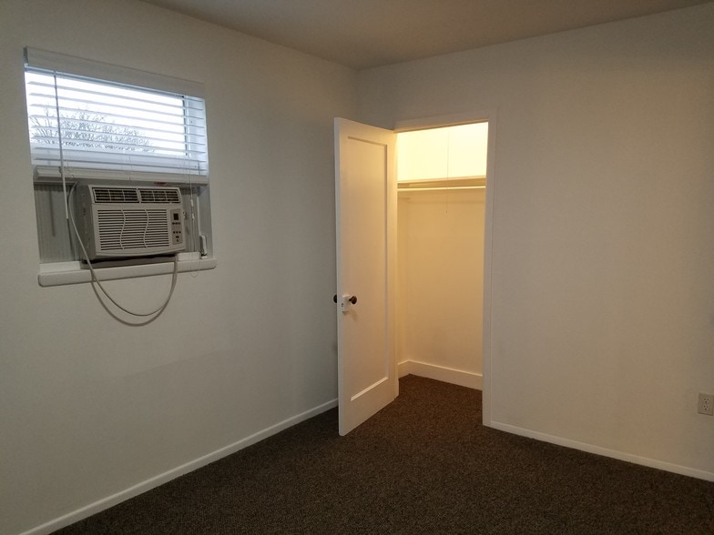 Bedroom closet with light - 100 Manning Pl