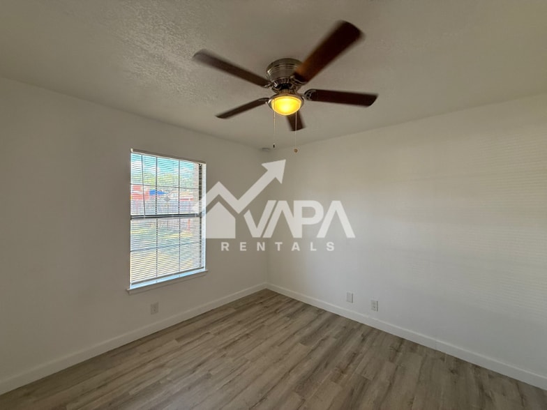 Building Photo - 6230 Viva Max Dr