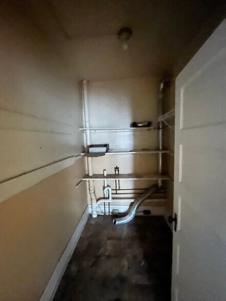 Building Photo - 33 W Commerce St