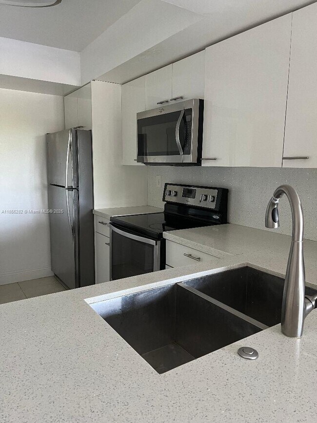 Building Photo - 8933 SW 123rd Ct