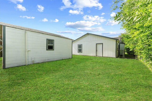 Building Photo - 4715 Engleford St