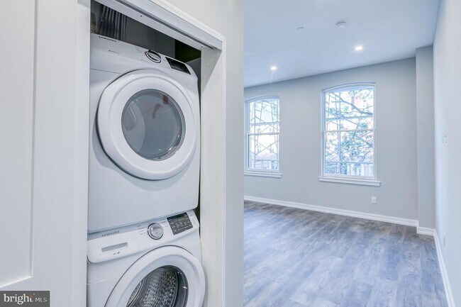 Building Photo - 2026 Spring Garden St