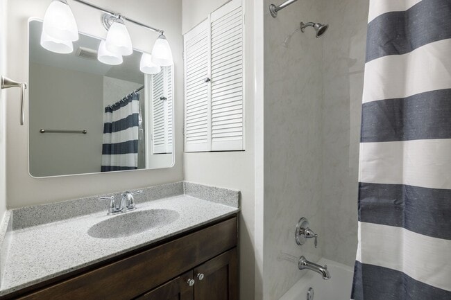 Building Photo - Completely Renovated 4 Bedroom/2 Bath Property off of Staples Mill Rd.! ****Available Beginning o...