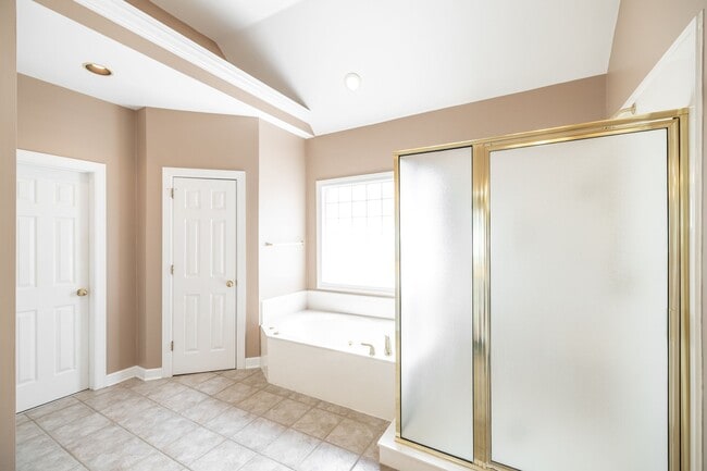 Building Photo - 150 Stonebrook Ln