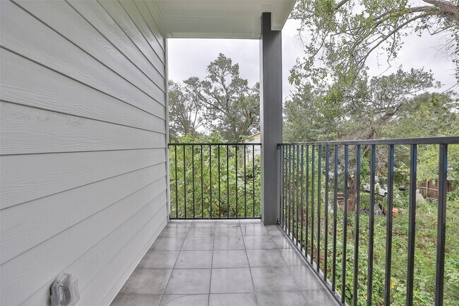 Building Photo - 9345 Lavender St