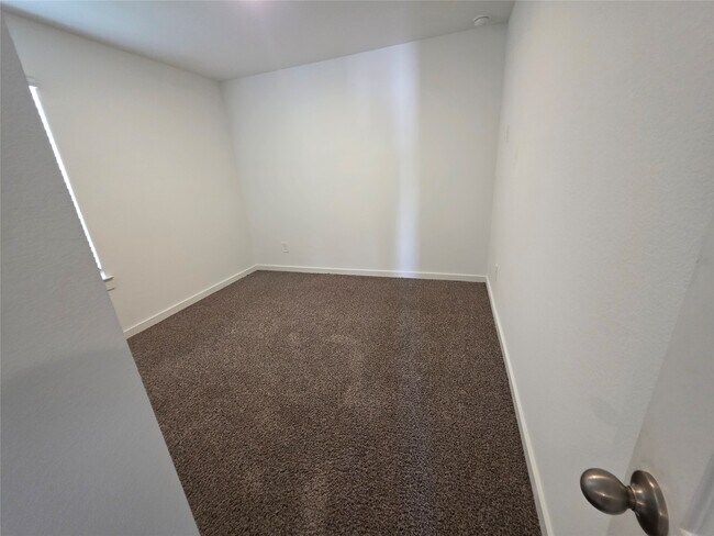 Building Photo - 4923 Edgewood Dr