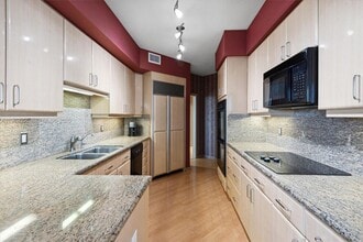 Building Photo - 6051 N Ocean Dr