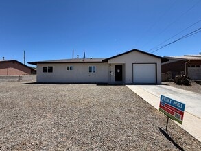 Building Photo - Updated 3 Bedroom Single Story Home Available Near Eubank Blvd NE & Constitution Ave NE!