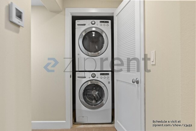 Building Photo - Unit