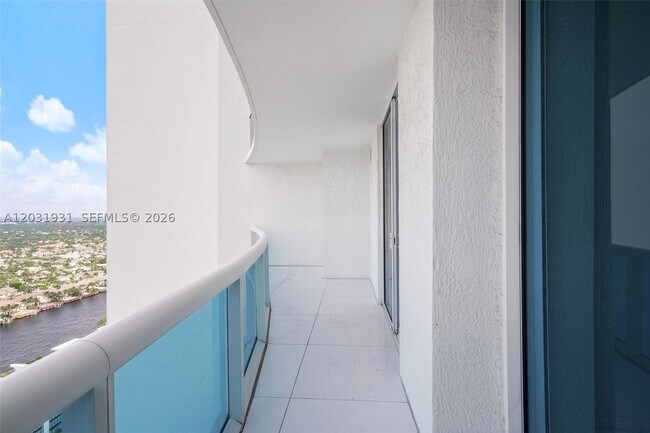 Building Photo - 2711 S Ocean Dr