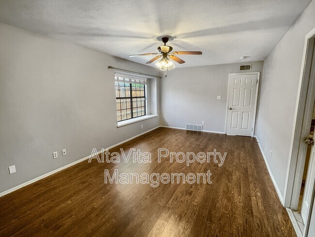 Building Photo - 4213 Avon Ct