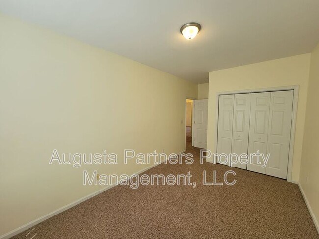 Building Photo - 420 Bowen Falls