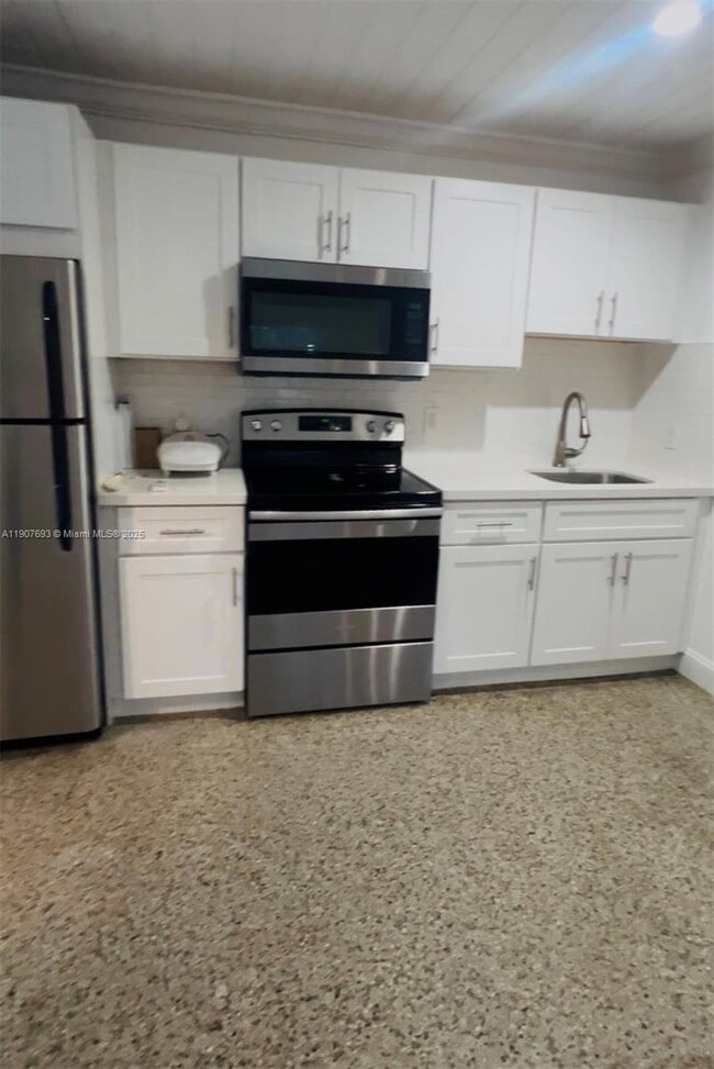 Building Photo - 1405 SE 2nd St