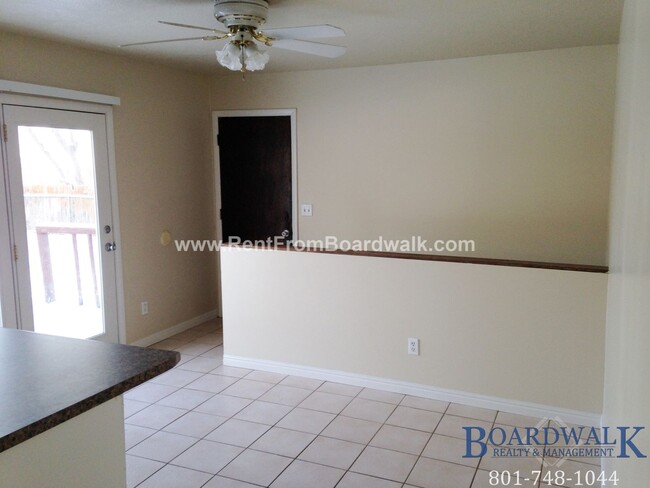 Building Photo - Great 5 Bed Now Available in Riverton