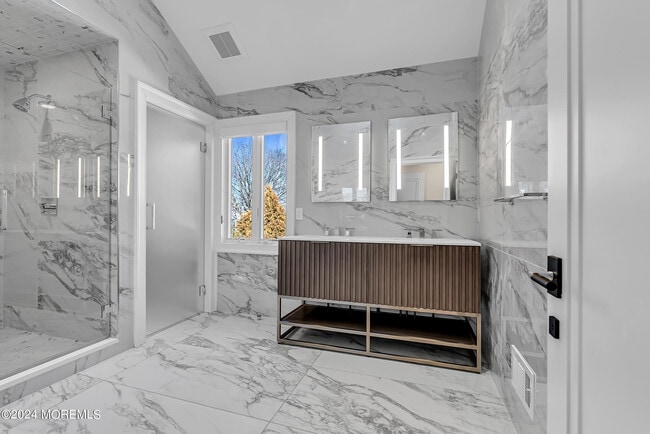 Building Photo - 215 Hollywood Ave