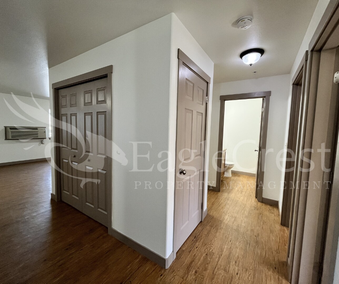 Building Photo - Two Bedroom, One and a Half Bathroom Unit