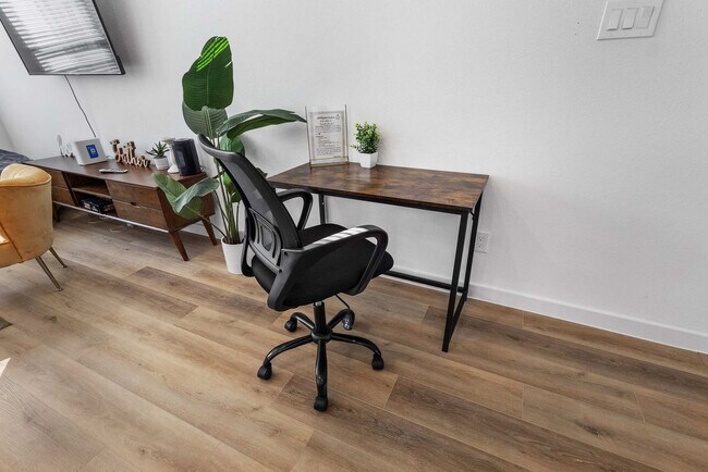 Building Photo - 6740 Peerless St