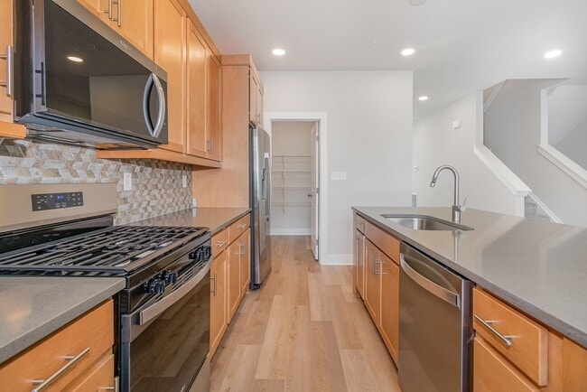 Building Photo - Modern 2025 Townhome | Open-Concept Living, Chef’s Kitchen with Large Island & 2-Car Garage