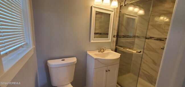 Building Photo - 1620 Union Ave