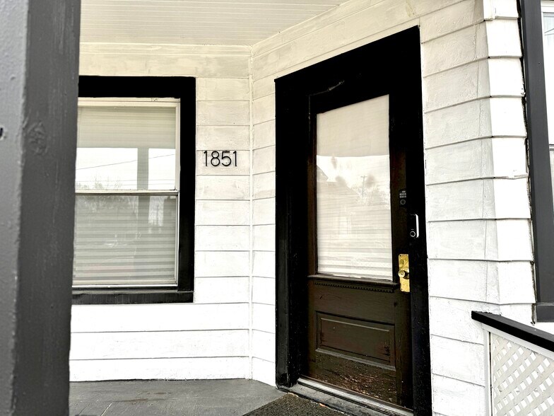 Building Photo - 1851 W 58th St