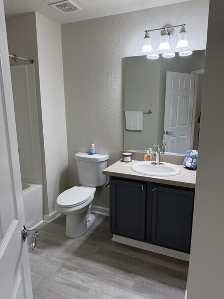 Building Photo - 4500 SW 52nd Cir