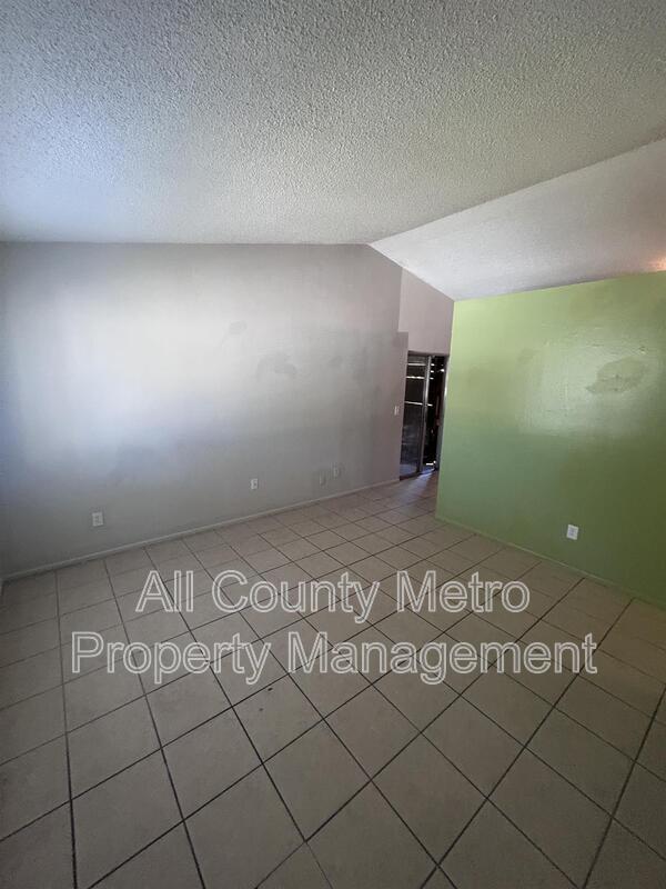 Building Photo - 2539 Ridgewood Ave