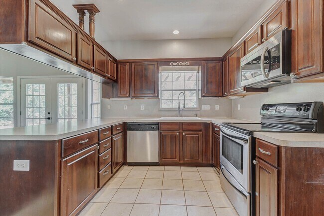 Building Photo - 8411 Syms St