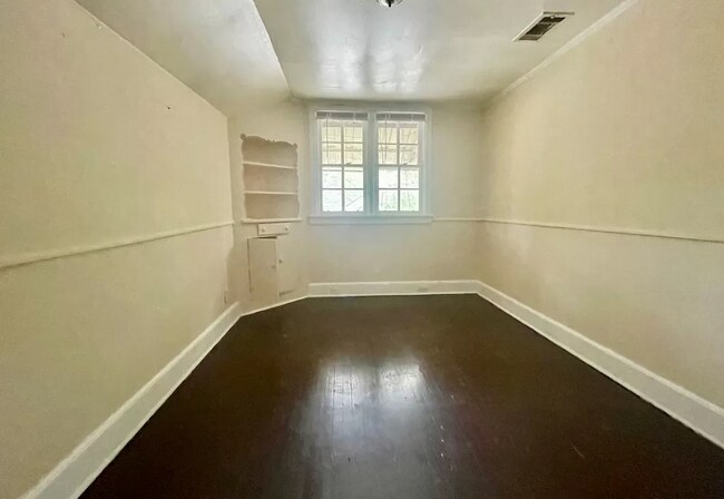 Building Photo - 433 Thorn Pl