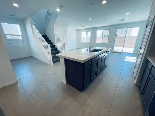 Building Photo - BEAUTIFUL 4 BEDROOM + LOFT HOME LOCATED IN...