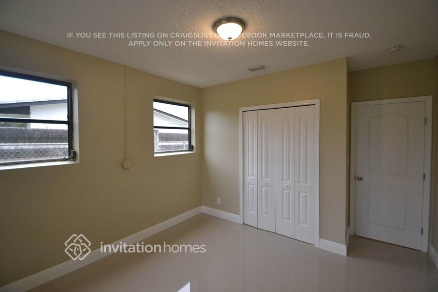 Building Photo - 4015 W Park Rd