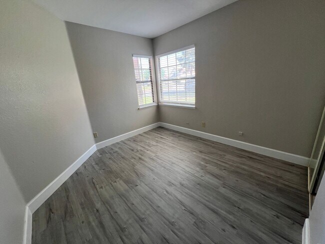 Building Photo - Beautifully Renovated 3-bedroom Home for Rent