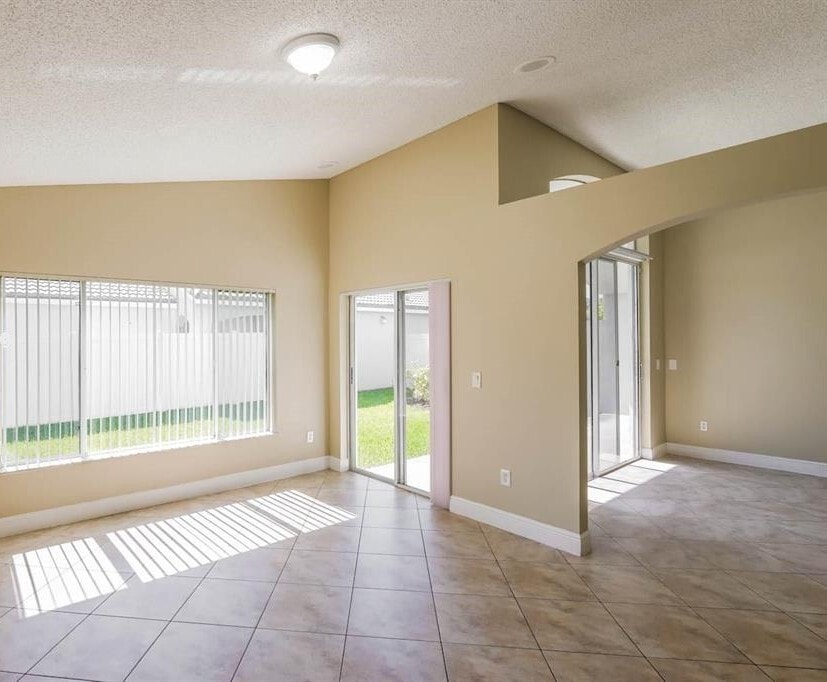 Building Photo - 2033 NW 178th Way