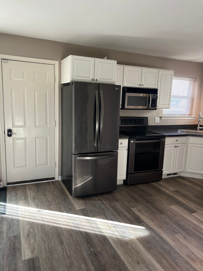 Building Photo - 443 South St