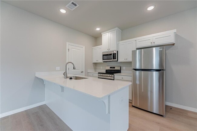 Building Photo - 1703 SW Poigai Wy