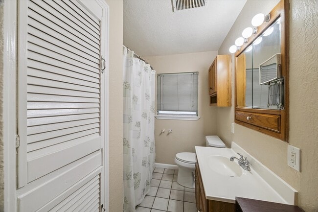 Building Photo - 5618 Sweetbriar St