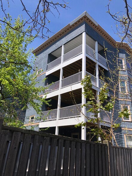 Building Photo - 270 Broadway