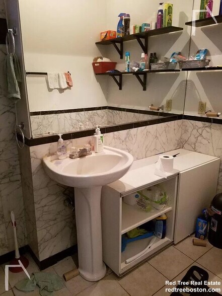 Building Photo - 56 Park Vale Ave