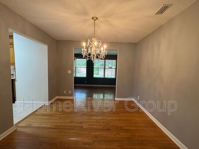 Building Photo - 2204 Tegner Dr