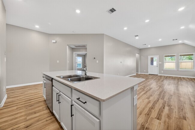 Building Photo - 5403 Tourmaline Wy