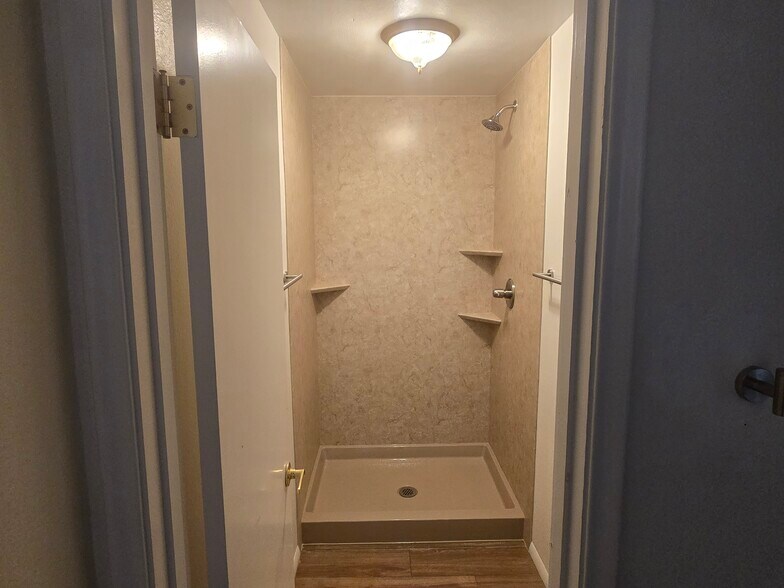 Master Shower - 1044 E Pueblo Rd