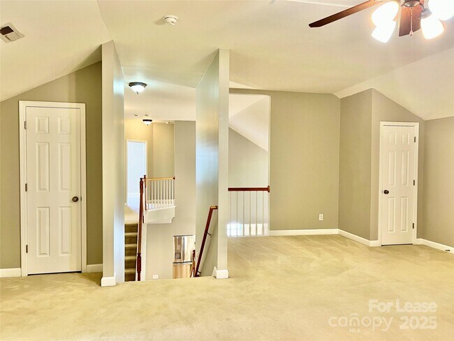 Building Photo - 811 Deercross Ln